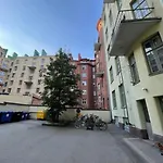 Asunto Keskustassa, Etu-Toeoeloe