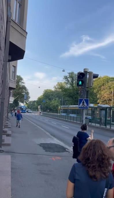 Asunto Keskustassa, Etu-toeoeloe Helsingfors
